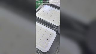 Farola LED de 50 W resistente al agua IP65 con 5 años de garantía utilizada en vías urbanas.