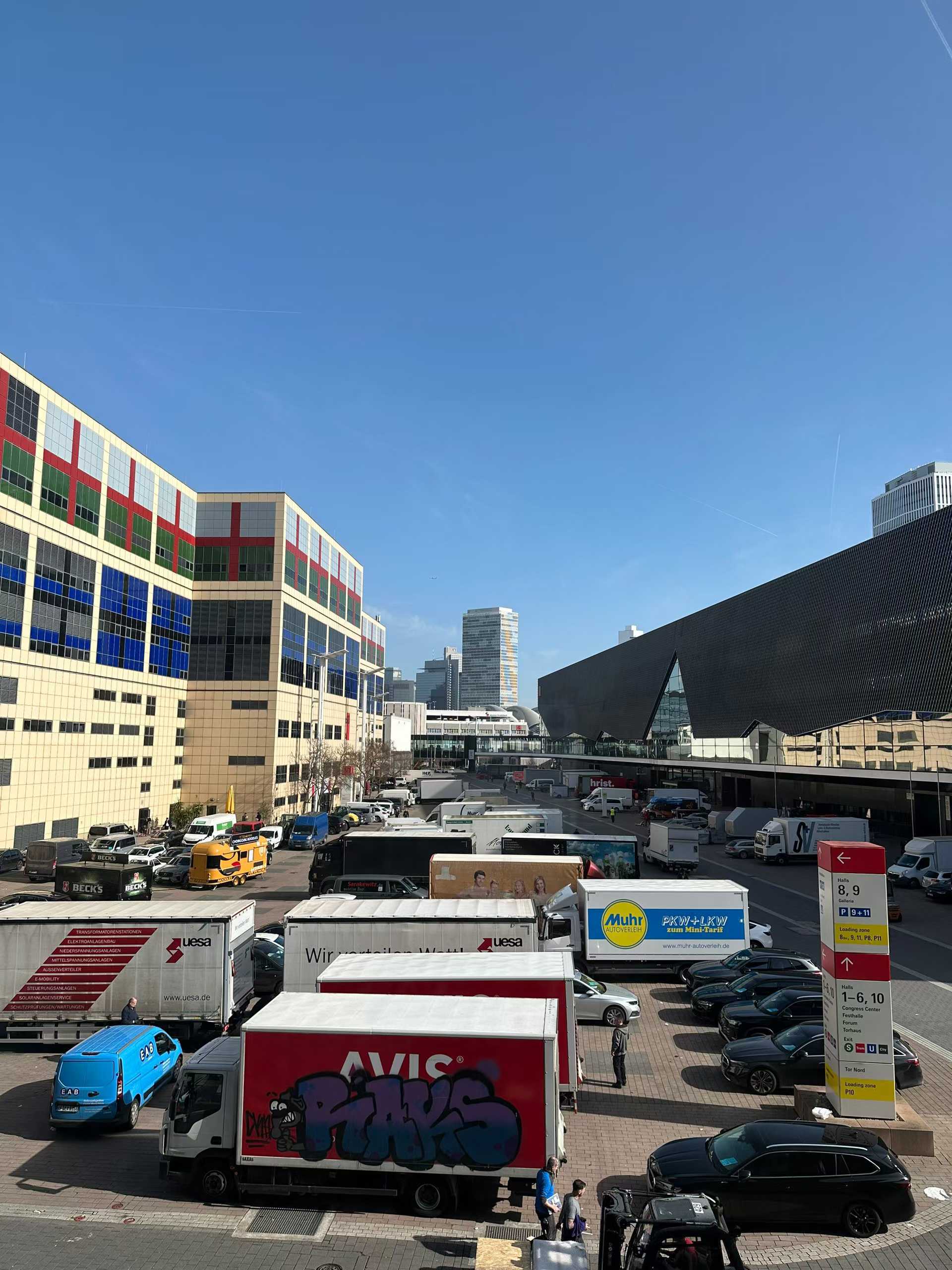 Últimos blogs de la empresa sobre Jiangsu Awei Lighting Brilla en Light + Building Frankfurt con Innovaciones Solares de Vanguardia.