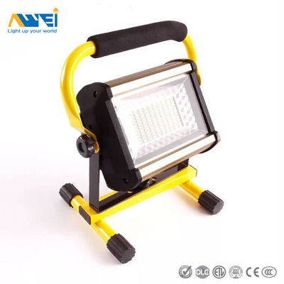 Portátil 50W luces de inundación exteriores recargable Industrial LED luz de inundación batería alimentada para iluminación al aire libre, campamento