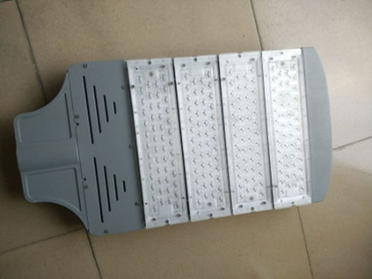 Alta luminosidad IP66 Triple Cree LED Street Light 110W 120W con protección contra sobretensiones de 10KV 20KV Modernas luces de calle LED